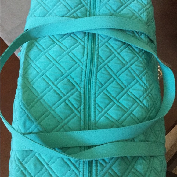 NWT VERA BRADLEY LARGE DUFFEL MICROFIBER - Picture 2 of 4